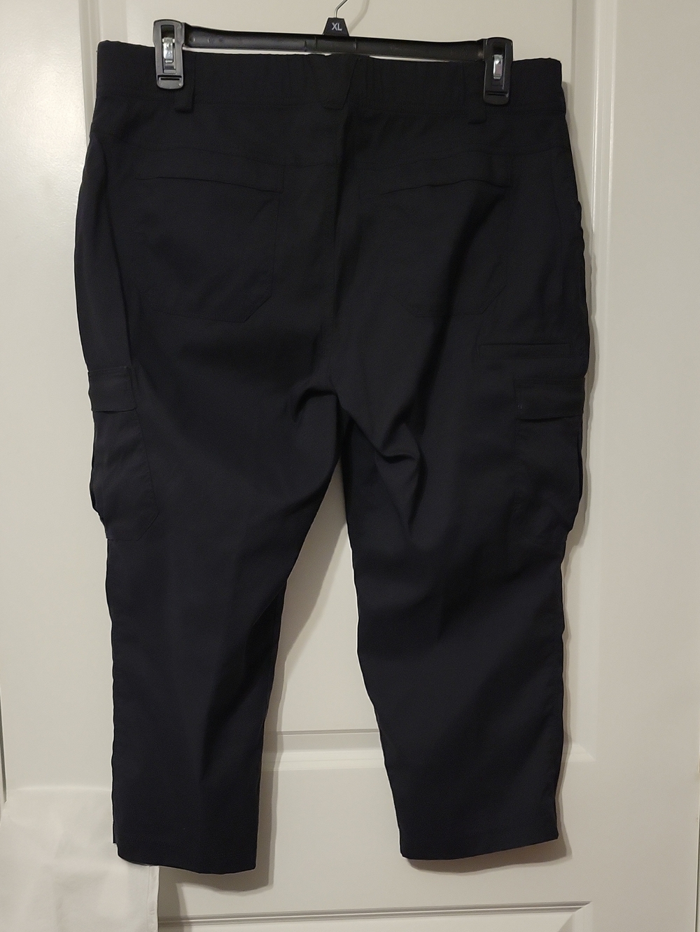 Duluth Trading Women's Dry On The Fly Capris, Size 16, Like New. Black - Picture 3 of 6
